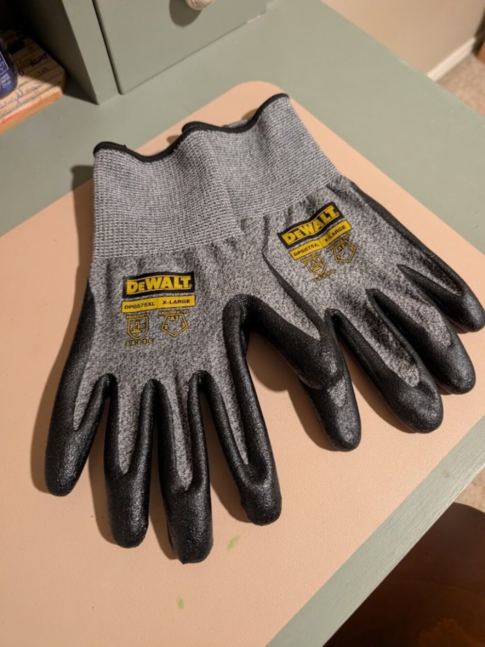 Men's XL DeWalt Work Gloves, gray and black